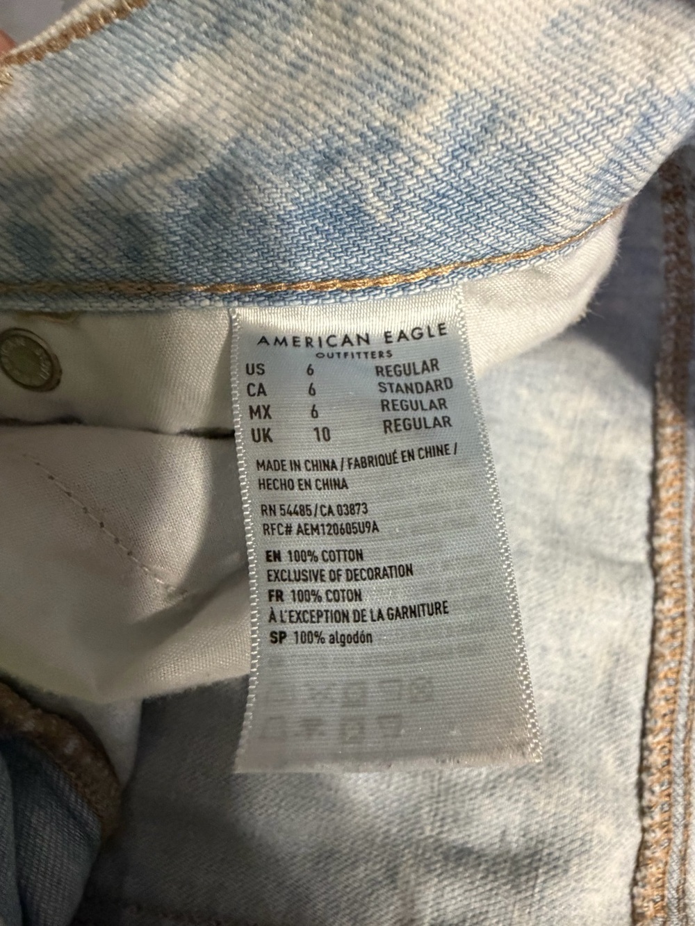 American Eagle Outfitters Light Wash Distressed Denim Jeans - Picture 3 of 4